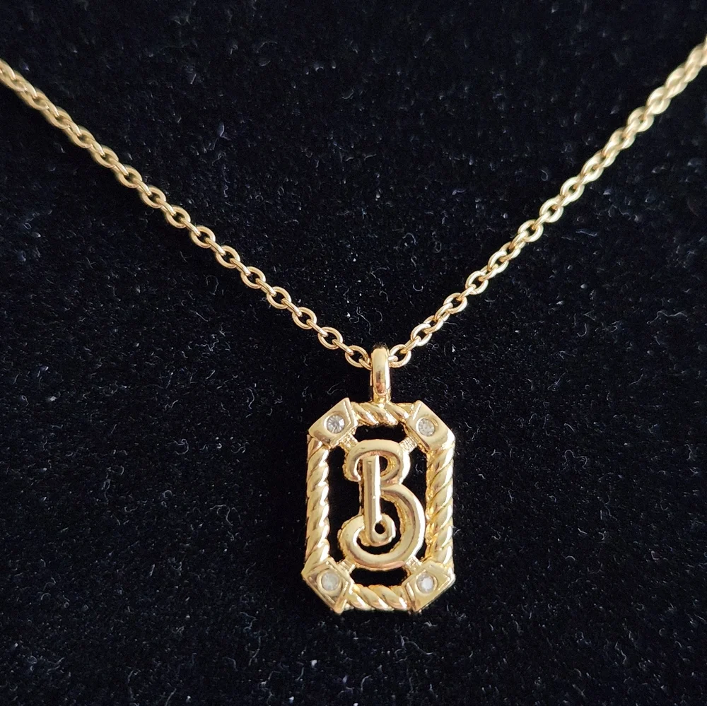*SPECIAL PRICE* Burberry Vintage Gold Plated Necklace - Picture 3 of 5